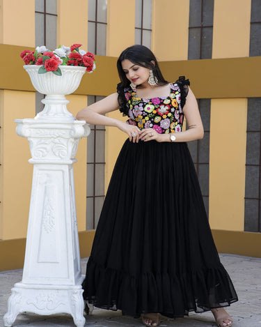 Black Colour Faux Blooming Sleeveless Gown 5